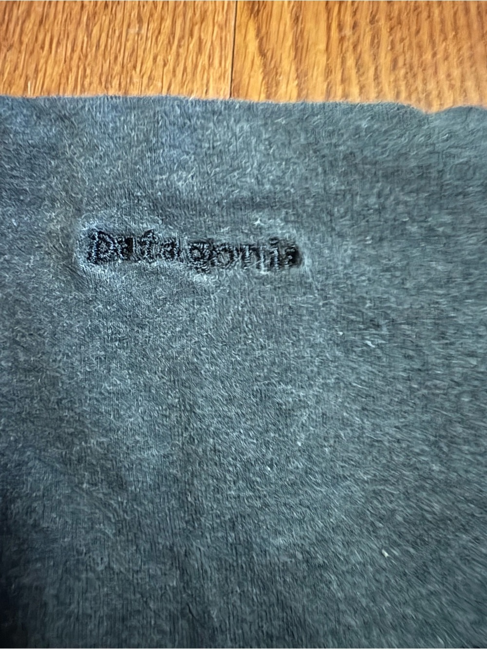 Patagonia  Grey Capri Leggings. Size medium - Picture 6 of 6
